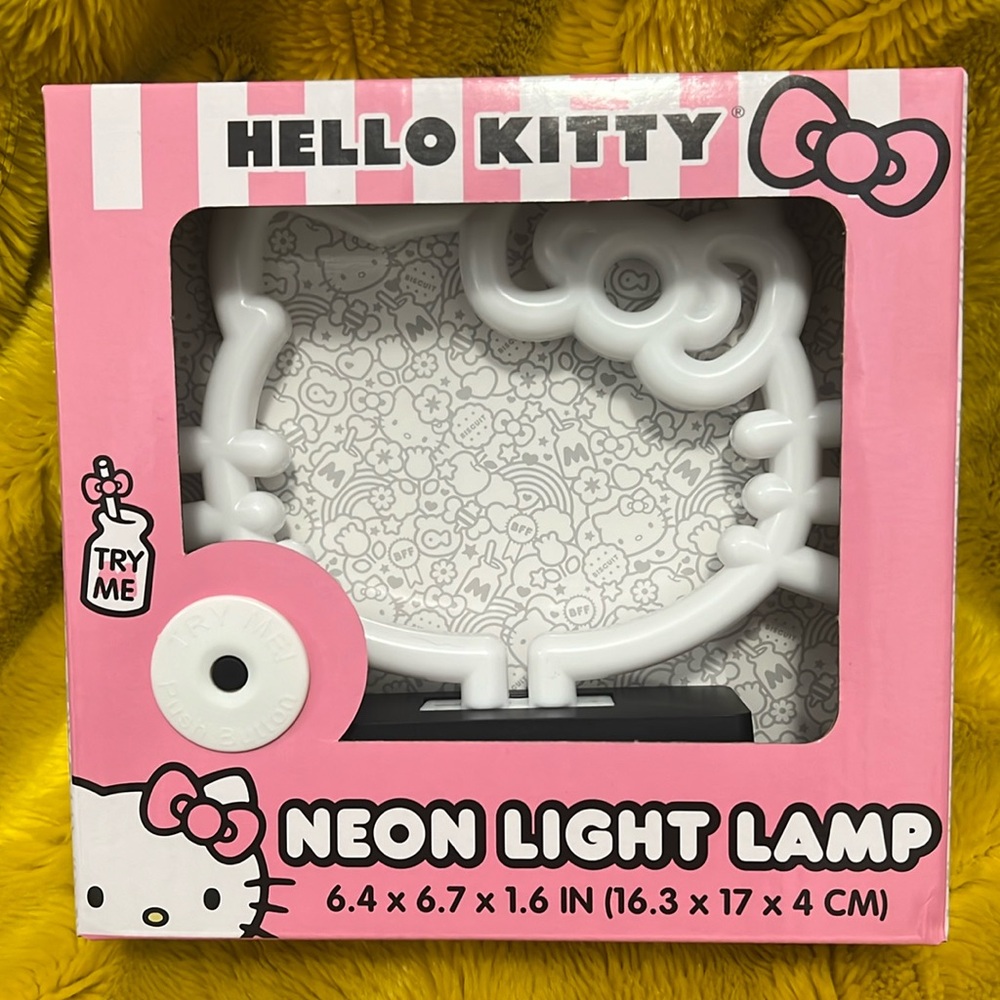 Hello Kitty 🎀 by Sanrio